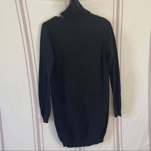 Lulu’s Turtleneck Cut Out Sweater Dress Tunic - Picture 4 of 5